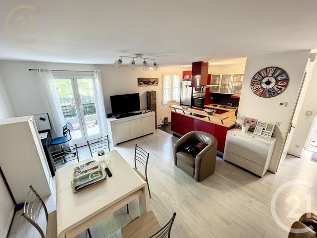 Appartement Duplex à vendre - 3 pièces - 60.4 m2 - GUIGNES - 77 - ILE-DE-FRANCE - Century 21 Concept Immobilier