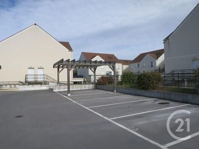 Parking à louer GUIGNES