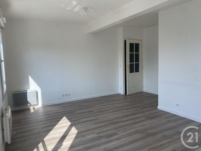 Appartement F2 à louer - 2 pièces - 40.36 m2 - BRIE COMTE ROBERT - 77 - ILE-DE-FRANCE - Century 21 Concept Immobilier