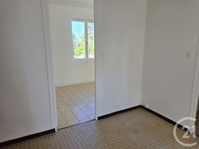 Appartement F2 à louer - 2 pièces - 41.65 m2 - BRIE COMTE ROBERT - 77 - ILE-DE-FRANCE - Century 21 Concept Immobilier