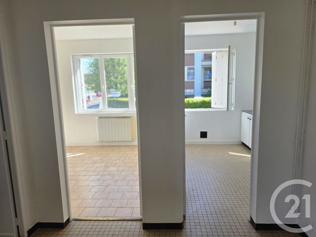 Appartement F2 à louer - 2 pièces - 41.65 m2 - BRIE COMTE ROBERT - 77 - ILE-DE-FRANCE - Century 21 Concept Immobilier