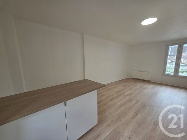 Appartement Studio à louer - 1 pièce - 27.35 m2 - BRIE COMTE ROBERT - 77 - ILE-DE-FRANCE - Century 21 Concept Immobilier