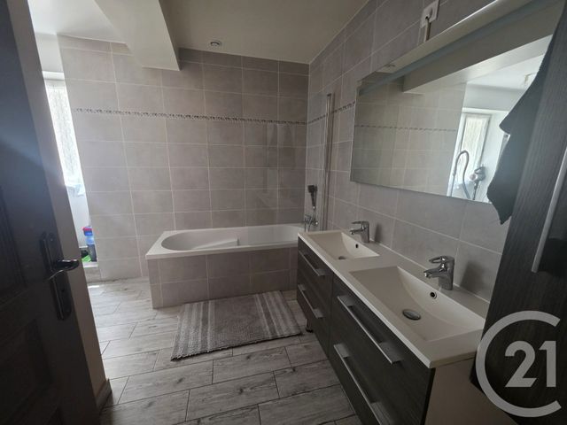 Appartement F3 à louer - 3 pièces - 75.82 m2 - SOLERS - 77 - ILE-DE-FRANCE - Century 21 Concept Immobilier