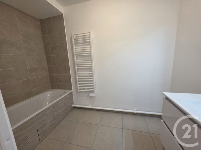 Appartement F3 à louer - 3 pièces - 63.73 m2 - BRIE COMTE ROBERT - 77 - ILE-DE-FRANCE - Century 21 Concept Immobilier