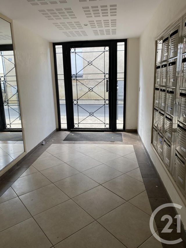 Appartement F1 à louer - 1 pièce - 26.7 m2 - BRIE COMTE ROBERT - 77 - ILE-DE-FRANCE - Century 21 Concept Immobilier