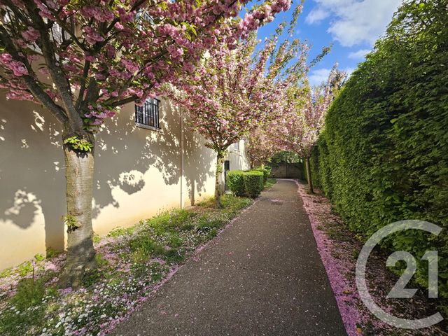Appartement F1 bis à louer - 2 pièces - 29.44 m2 - BRIE COMTE ROBERT - 77 - ILE-DE-FRANCE - Century 21 Concept Immobilier