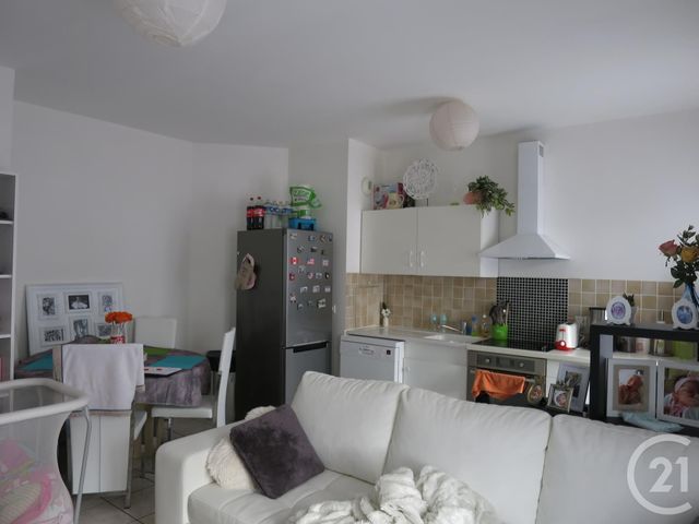 Appartement F2 à louer - 2 pièces - 47.22 m2 - BRIE COMTE ROBERT - 77 - ILE-DE-FRANCE - Century 21 Concept Immobilier