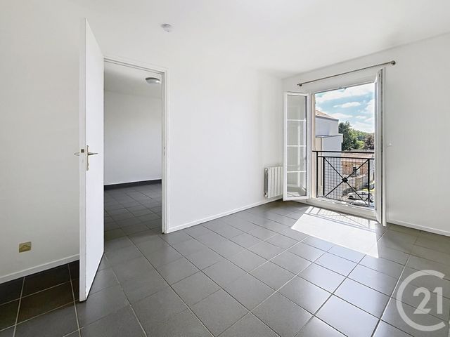 Appartement F2 à louer - 2 pièces - 39.2 m2 - BRIE COMTE ROBERT - 77 - ILE-DE-FRANCE - Century 21 Concept Immobilier
