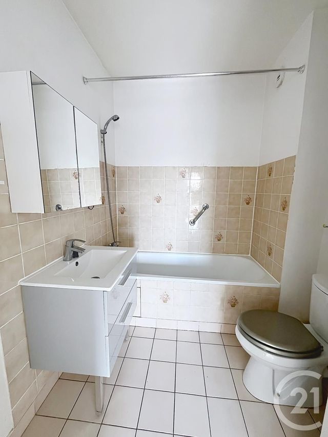 Appartement F2 à louer - 2 pièces - 39.2 m2 - BRIE COMTE ROBERT - 77 - ILE-DE-FRANCE - Century 21 Concept Immobilier